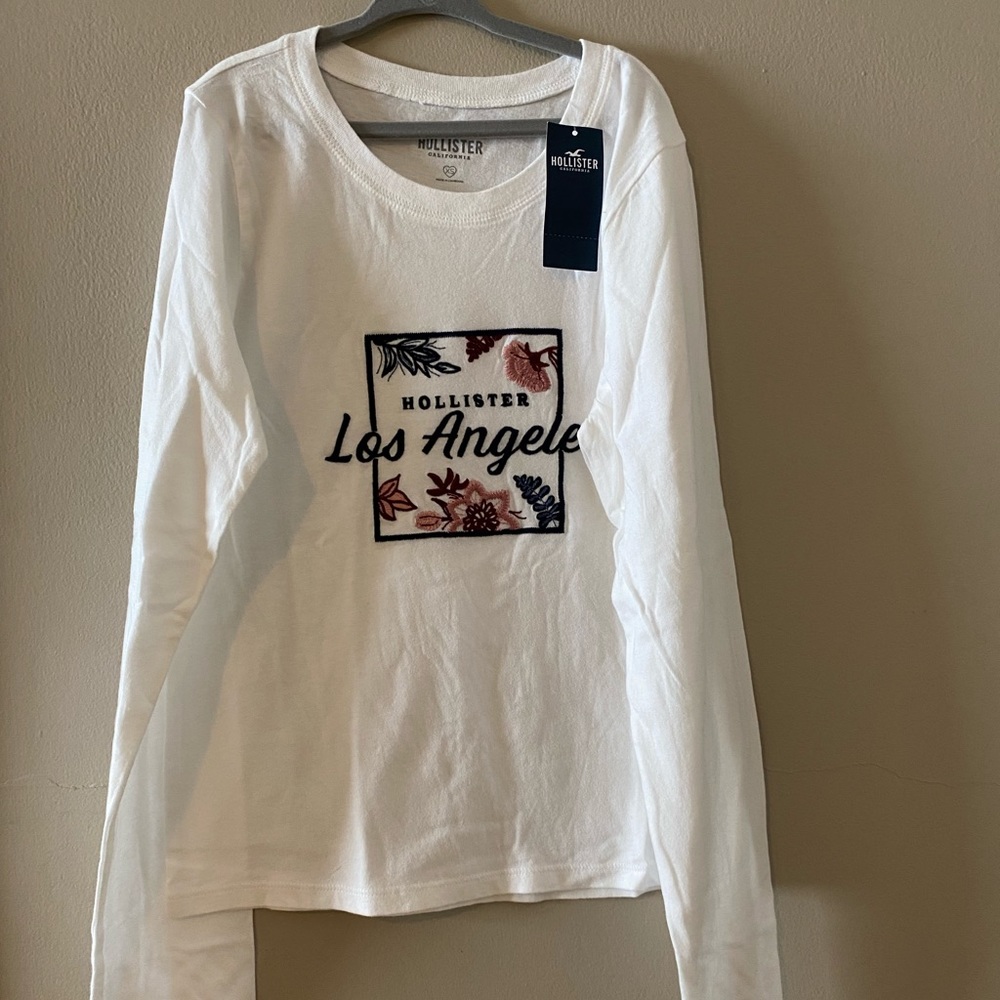 NWT Hollister Girl t-shirt (size XS)